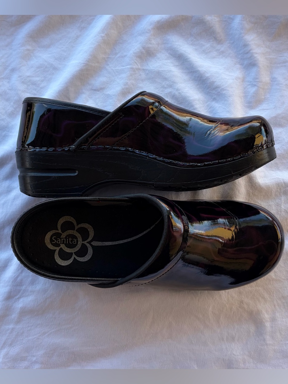 Sanita Glossy Black/Marble Dark Purple Patent Nursing Clogs Like New! Sz 40 Euro